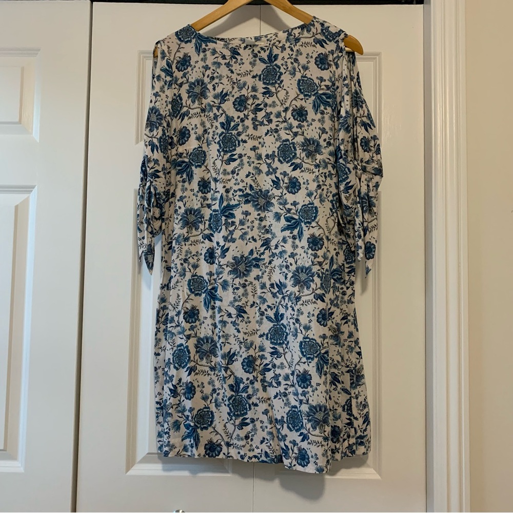 H&M Floral Blue and Cream Minidress. Women’s Size US 10